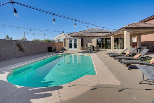 5 Mi to Surprise Stadium Chic Home with Pool