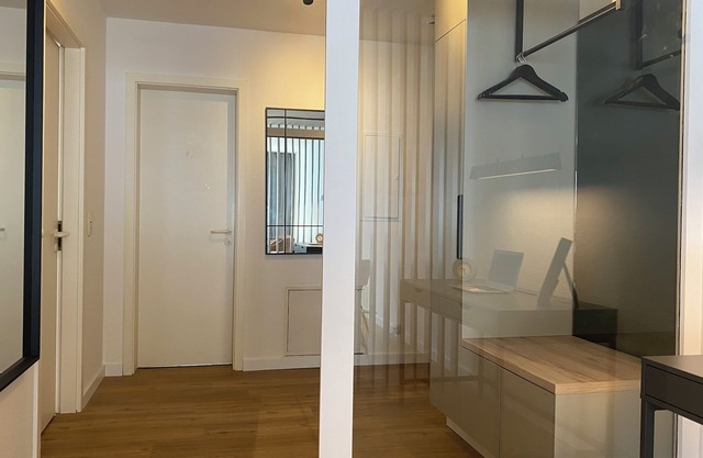 5 Min von der Hochschule enfernt - Familien-Apartment mit Balkon & Kinderbett