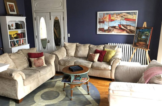 5 minute walk to downtown. Cozy family sized home with everything you need.