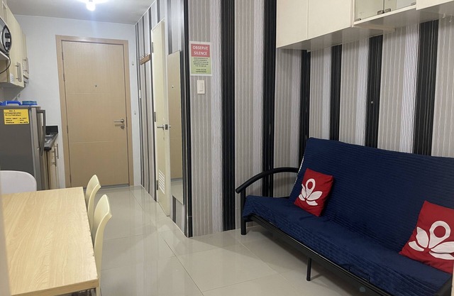 5 minutes to SM North EDSA via exclusive bridgeway from the property