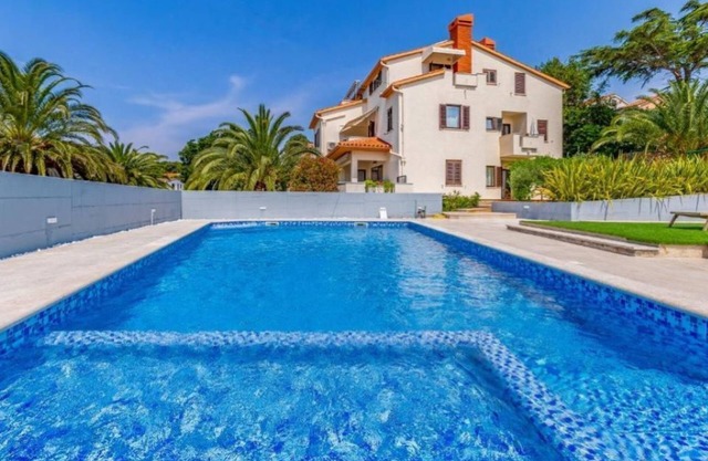 5 minutes walk from the beach, 2 terraces, wifi