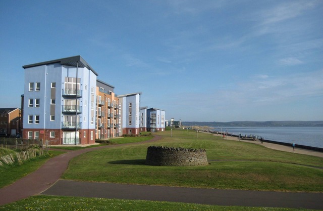 5* Self Catering Penthouse, Llanelli, Beach, Sea Views, Walks, Golf, Cycle.