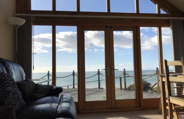 5 Star Luxury barn conversion overlooking the sea in North Wales (sleeps 2)