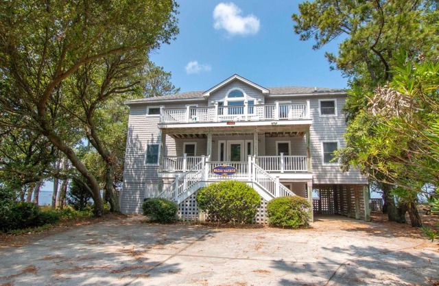 509, Friday Harbor- Soundfront, Sound views, Private Pool, Hot Tub