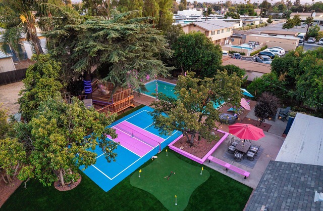 5BR｜Pickleball Court｜Pool｜Tree Deck｜Mini Golf｜BBQ