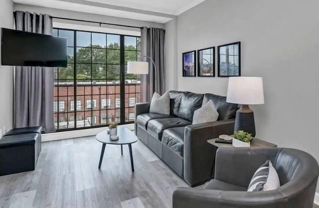 5pts Penthouse - Walk to USC & Downtown - Near Ft Jackson