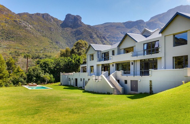 6/7 bedroom spacious Bishopscourt home. Fun for the whole family.Exquiste views.