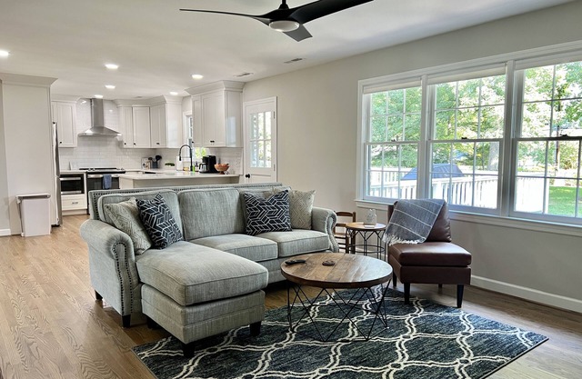 6 Bedroom, 3 Bath Remodeled House in Quiet Neighborhood. 10 min to WF University