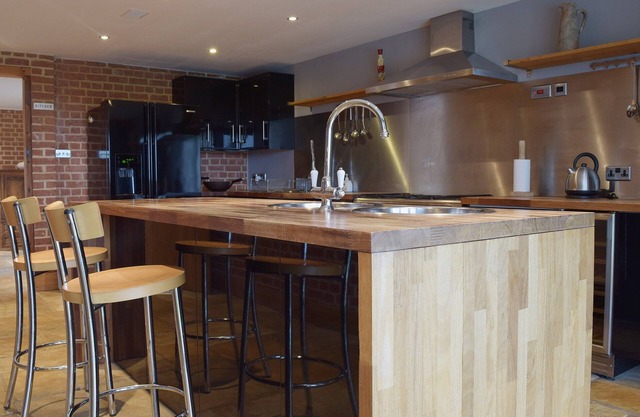 6 bedroom accommodation in Bradwell, near Gorleston