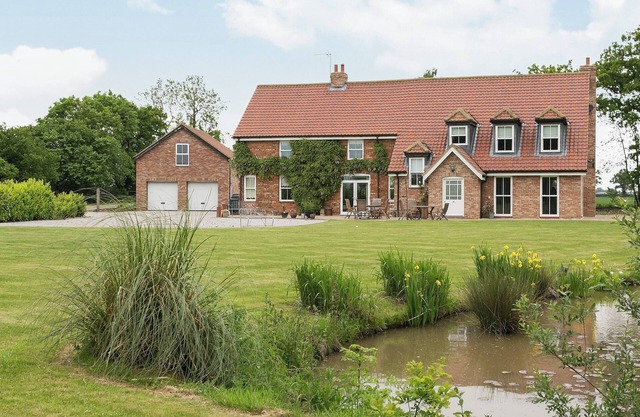 6 bedroom accommodation in Sandholme, near Beverley