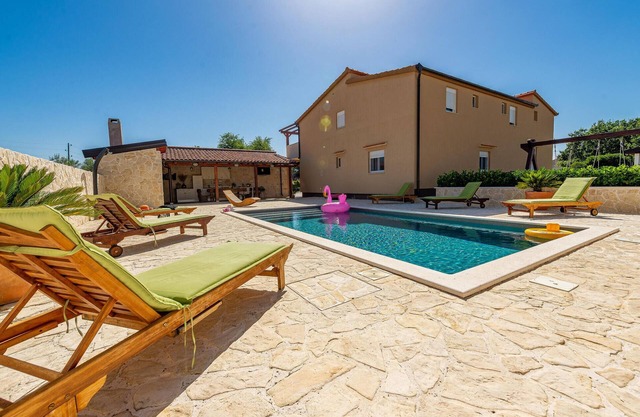 6 bedroom gorgeous home in Galovac