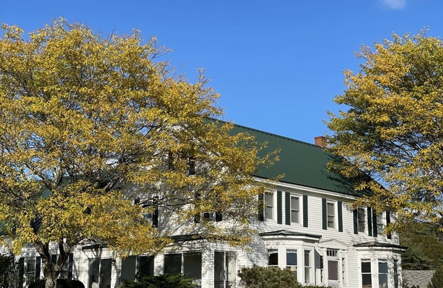 6 bedroom Historic Farmhouse w/stunning Lakeview