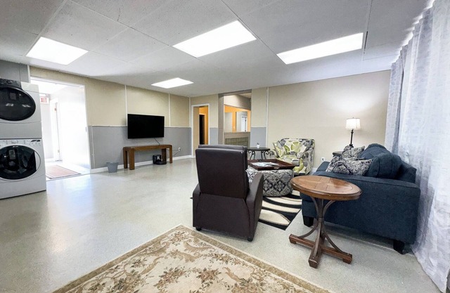 6-Bedrooms, 1.5-Bath Ranch Style Unit