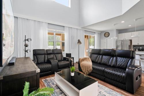 6 Bedrooms 55 Bathrooms Veranda Palms 2518 Dc