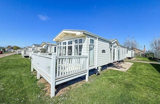6 berth caravan for hire at California Cliffs in Scratby by the beach ref 50050L