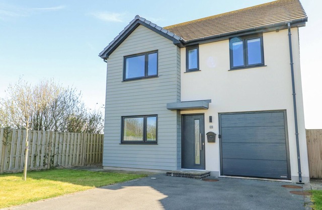 6 GWEL YR WYDDFA, pet friendly, country holiday cottage in Rhosneigr