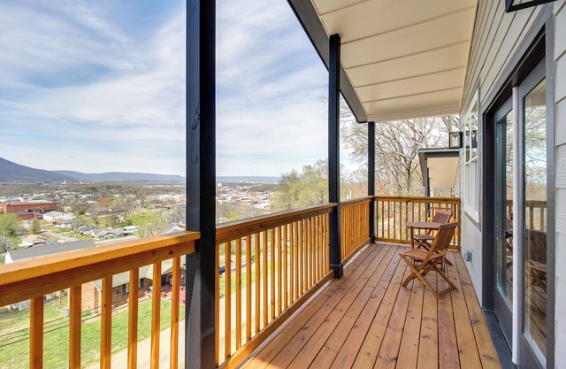 6 Mi to Chattanooga: Home w/Balcony & Dtwn Views!