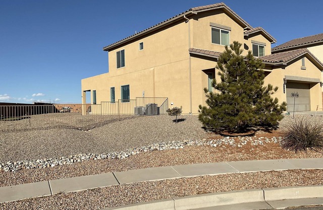 60% Off April 1-May31. Beautiful, private, safe house close to casino & golf.