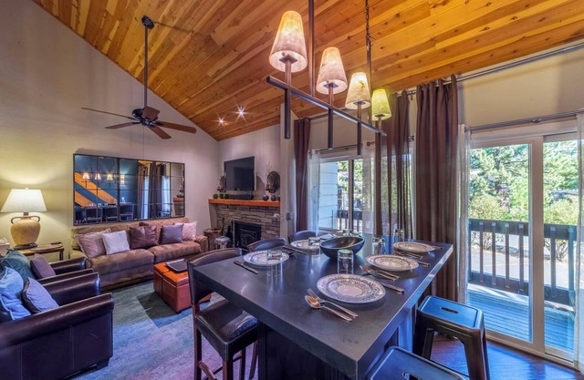 603 Pet-Friendly Cozy Loft Studio W/Pool, Spa, and Free Ski Locker!