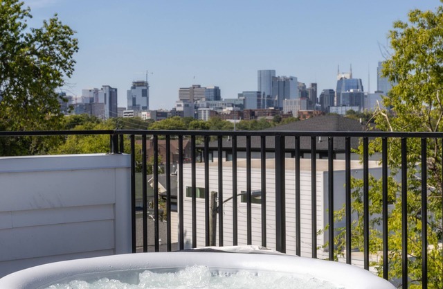 615 Funky Jungle! Downtown ⁞ Hot Tub! ⁞