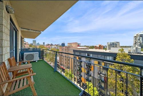 64 Sweeping Views Eastperth 2br Poolpkg