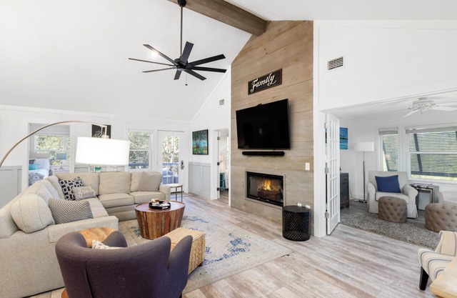 6BR, Private Pool, Close to the Beach, Bikes, Kayak, SUP!