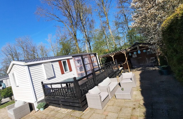 6pers. Chalet 5sterren Park aan het Meer in Friesland met Overdekt Zwembad