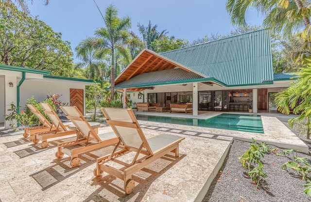 7 Bedroom Villa with Private Path to Playa Guiones!