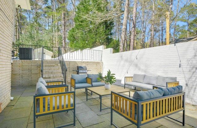 7 Mi to Dtwn Durham: Home w/Hot Tub & Game Room!