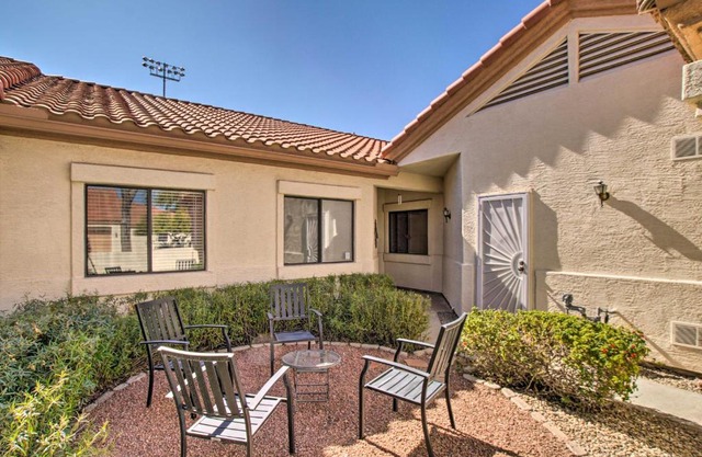 7 Mi to Mill Ave BBQ-Ready Mesa Townhouse