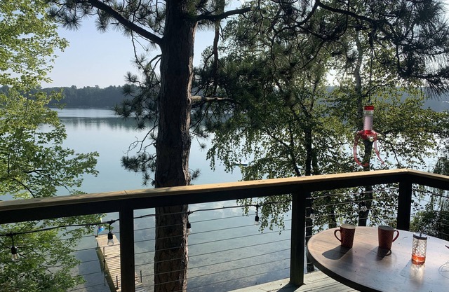 70's-80's Vintage Cottage on Round Lake