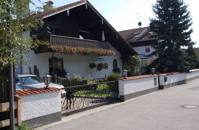 72m² in83052 (between Munich + RO) + children, dog, truck 24 hour check-in