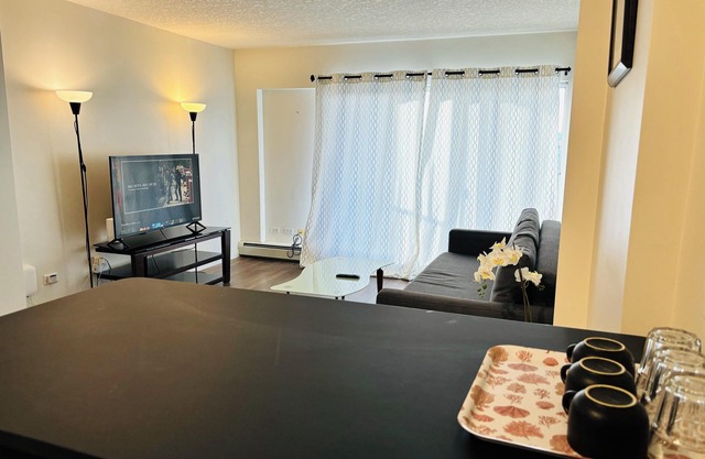 7th Floor 1 Bedroom Condo with Parking