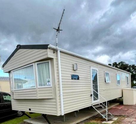 8 berth caravan,pet friendly.