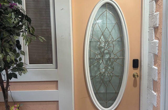 #8 Charming 2-bedroom apartment in historic downtown Lorain.