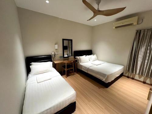 8 mins driving to TC Beach at Holiday Guest House