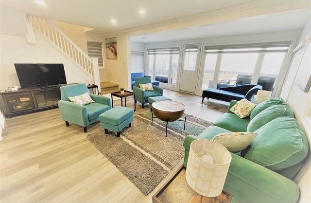 80 Feet of Private Lakefront House