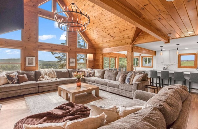 8BR Water View | Hot Tub 6 acres