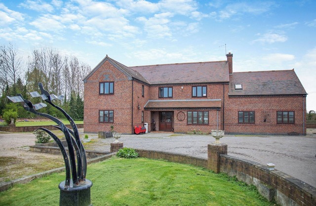 9 bedroom accommodation in Stenson, near Derby