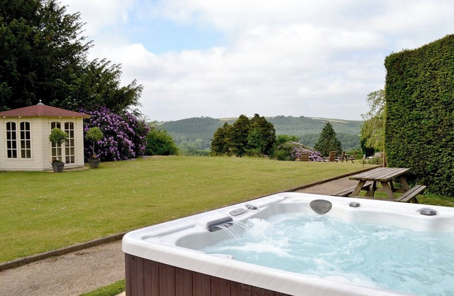 9 bedroom accommodation in Beaford, near Winkleigh