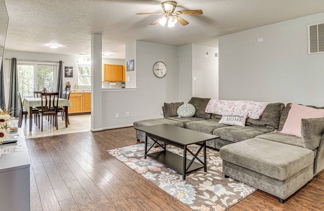 9 Mi to Downtown Indianapolis: Quiet Home w/Yard