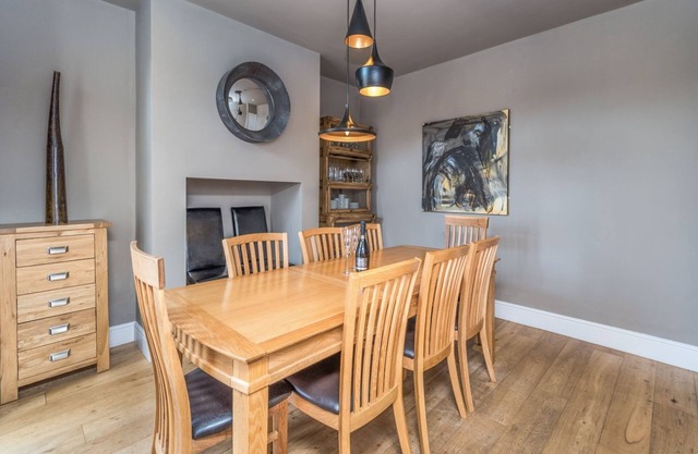 9 The Townhouses - a house that sleeps 10 guests in 5 bedrooms
