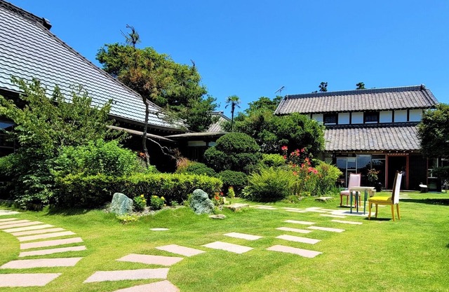 A 120yearold folk house and a museum of contempo - KOMINKA Art Museum Villa / Asahi Chiba