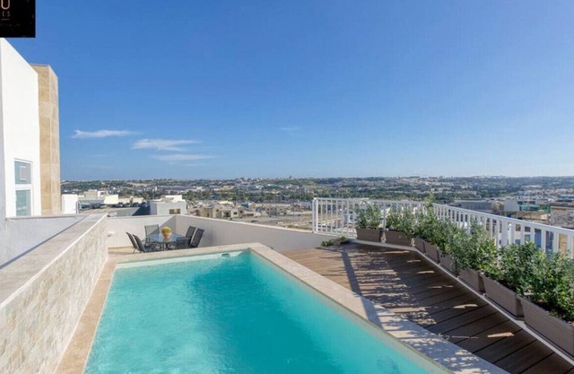 A 3BR Sky Villa Penthouse with private Pool & BBQ