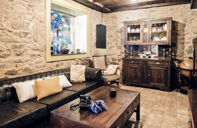 A country house full of details and entertainment, in a perfect location.