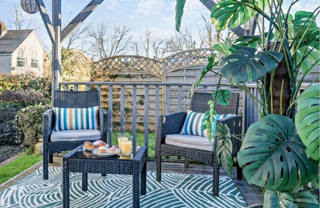 A cozy 200 year old beamed cottage. pet friendly,secure garden.