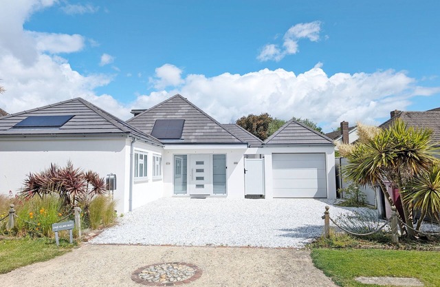 A family house that sleeps 6 guests in 3 bedrooms