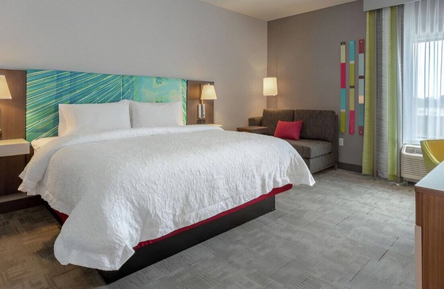 A Fantastic King Room w/ Comfort & Convenience