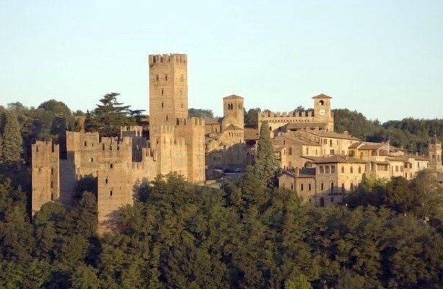 A FINE 2 BEDROOM STONE HOUSE IN EMILIA