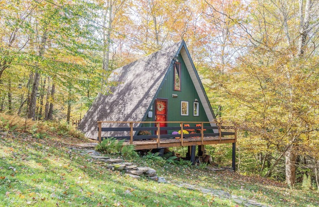 A-frame Cabin with private 30 ft Waterfall
